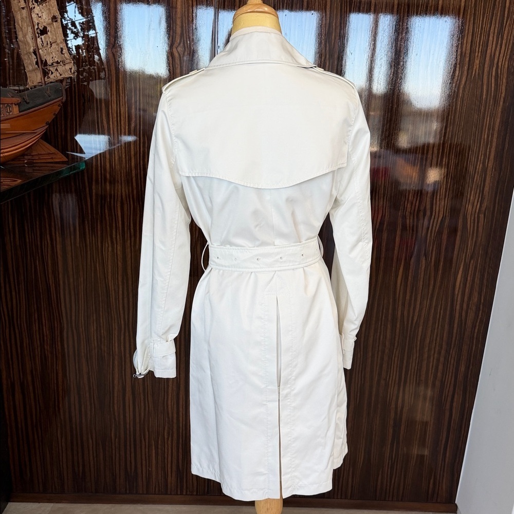 Women's Classic White Trench Coat - Picture 6 of 8